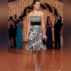 ✨ STUNNING WHBM Floral Strapless Party/Prom/Wedding Dress - 4